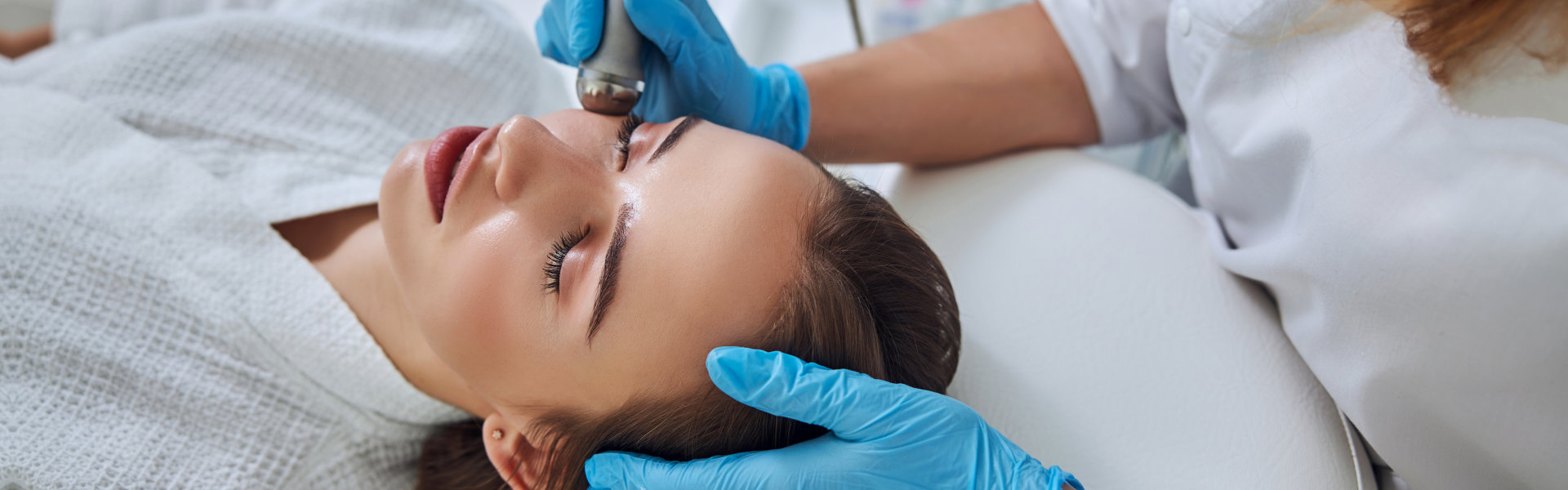 facial therapy session